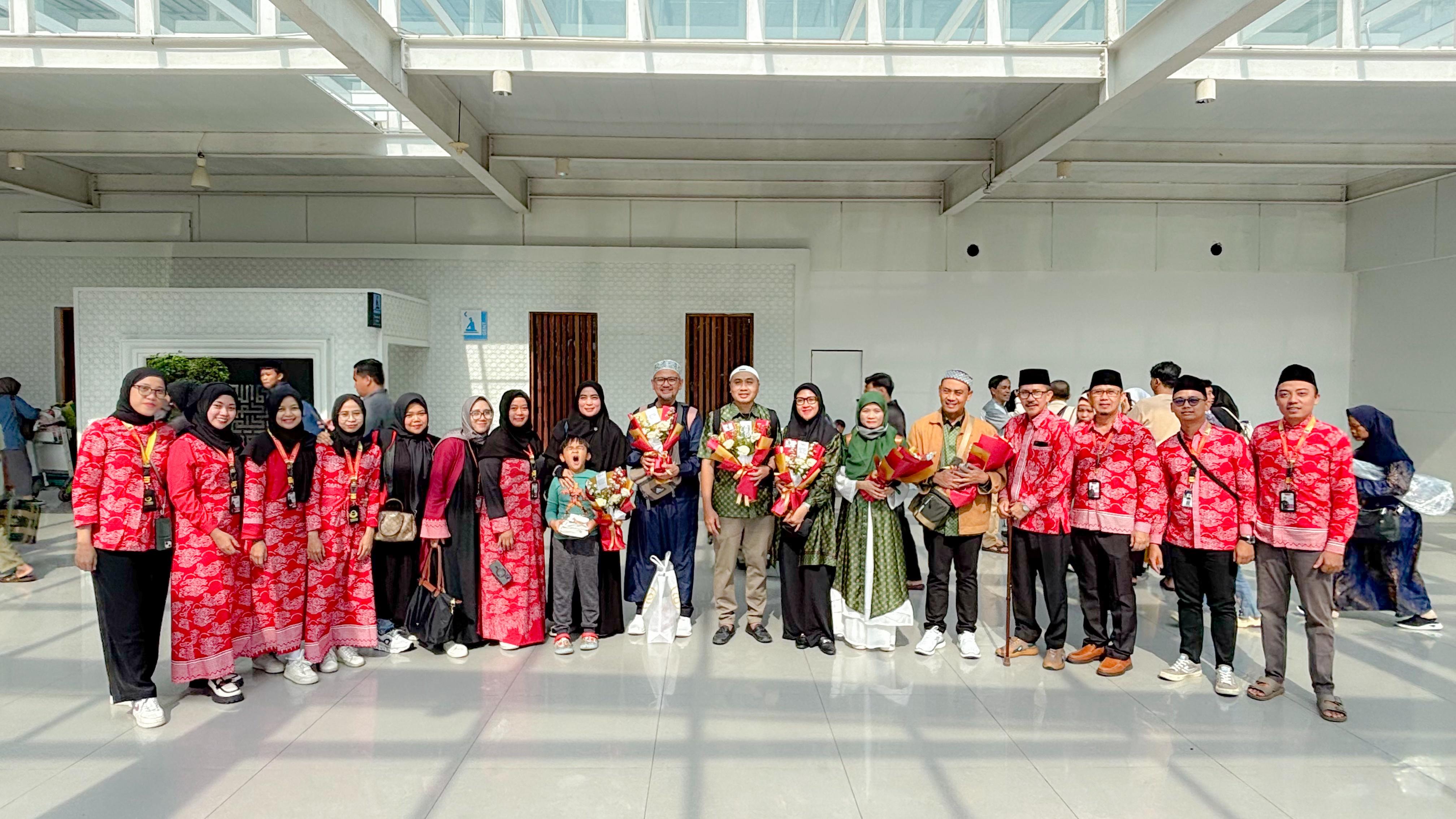 Rombongan Haji Plus 1446 H Dewangga Telah Tiba di Tanah Air, Sambutan Luar Biasa Iringi Kepulangan Jamaah